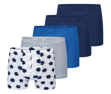 Cinq boxers pour enfant SCHIESSER, disposés en éventail. Le premier est blanc avec des motifs de ballons de football bleu marine, suivi d'un blanc à fines rayures bleu marine, d'un bleu clair à rayures diagonales bleu marine et de deux boxers bleu marine unis.