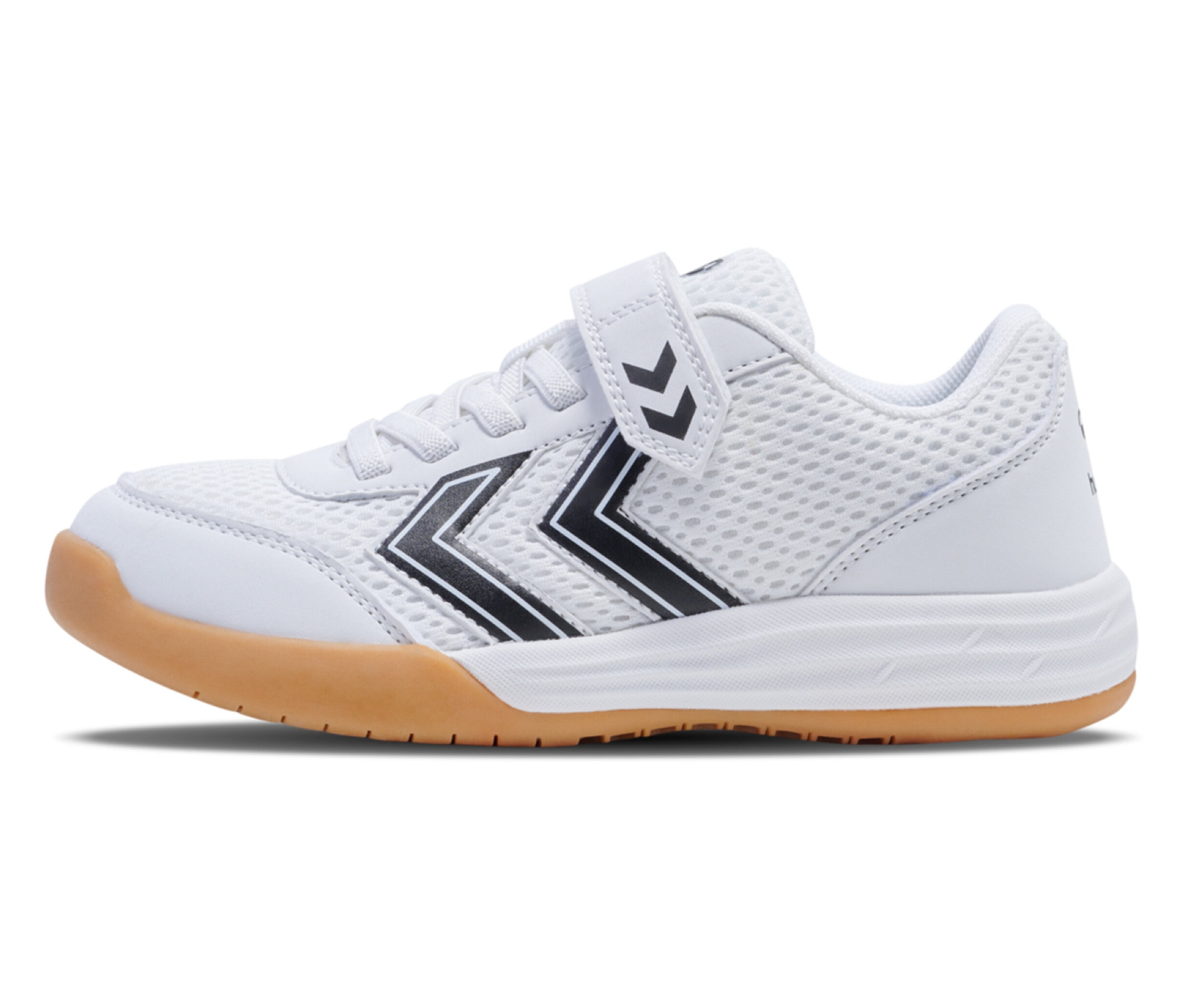 Chaussure blanche Multiplay Flex VC JR hummel® avec fermeture velcro et semelle marron.