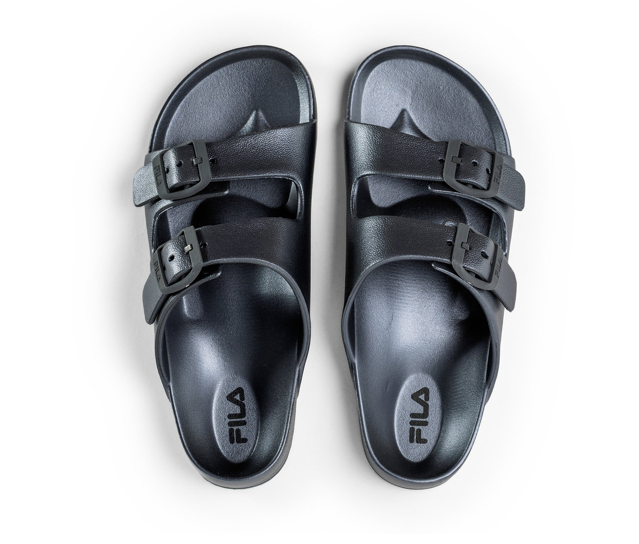 Vue de dessus de deux mules noires pour femmes FILA Matero.