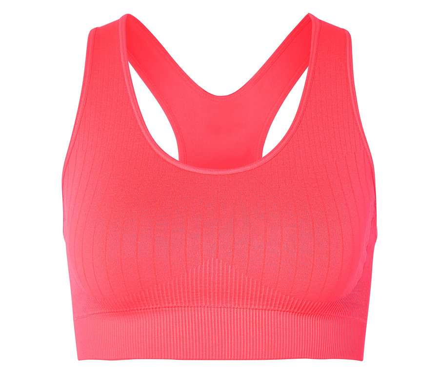 Gros plan d'une brassière de sport côtelée corail avec un dos nageur sur fond blanc.