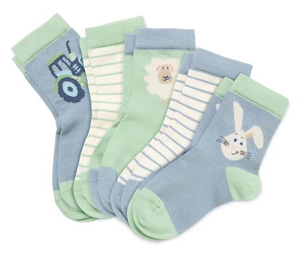 Cinq chaussettes sont superposées, avec des motifs tels qu'un tracteur, un mouton et un lapin.