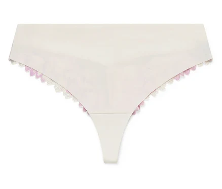 Tanga blanc avec détails violets et dentelle blanche.