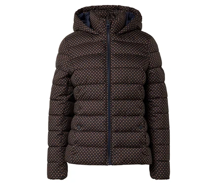 Une veste matelassée marron à capuche avec un motif de petits losanges et points est fermée par une fermeture éclair.