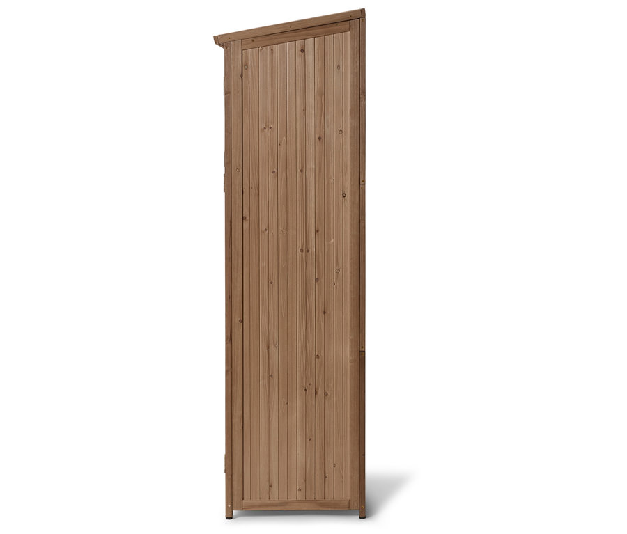 Abri de jardin ou armoire de rangement en bois, haut et étroit, avec des planches verticales et un toit en pente, vu de côté sur fond blanc.