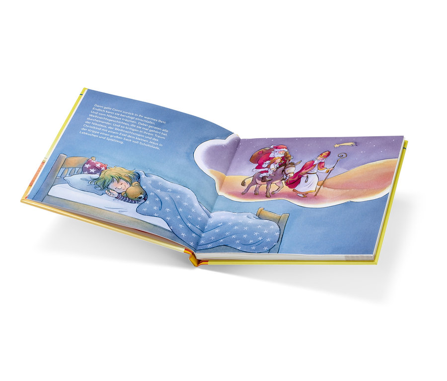 Une illustration de livre montre une fille endormie dans un lit avec un ours en peluche. Dans son rêve, le Père Noël est sur un âne et Saint Nicolas.