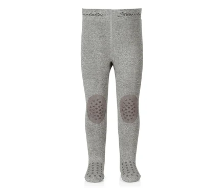 Collant bébé gris à texture côtelée, avec des patins antidérapants gris foncé aux genoux et sous les pieds.