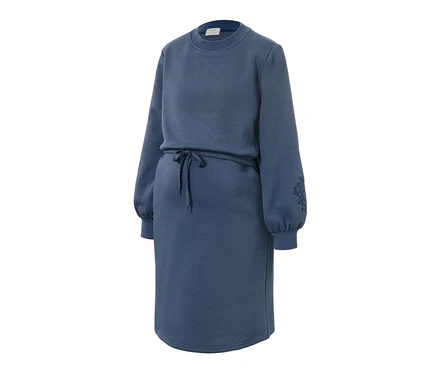 Robe molletonnée de grossesse et d'allaitement bleue à manches longues, cordon de serrage à la taille et broderie florale sur une manche.