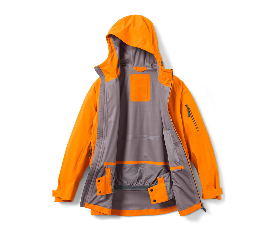 Veste de ski hardshell ouverte.