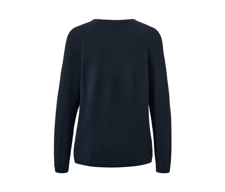 Vue détaillée de l'arrière d'un pull en maille bleu foncé.