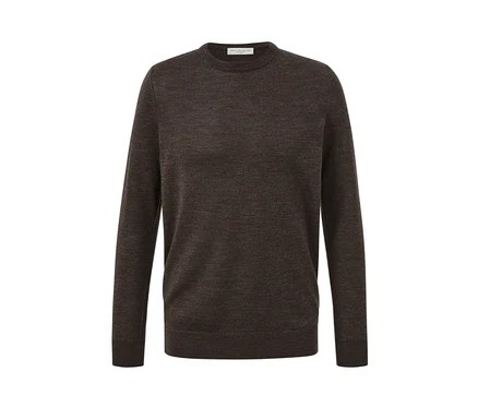 Pull en mérinos marron.