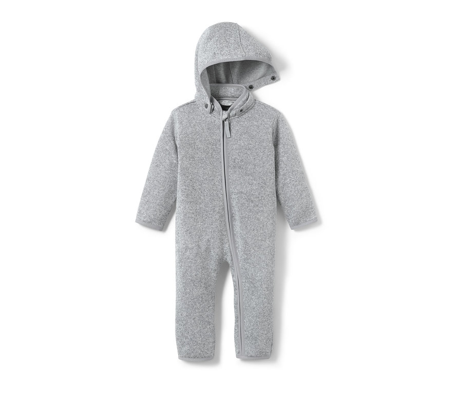Combinaison en polaire tricotée pour bébé grise avec fermeture éclair et capuche.