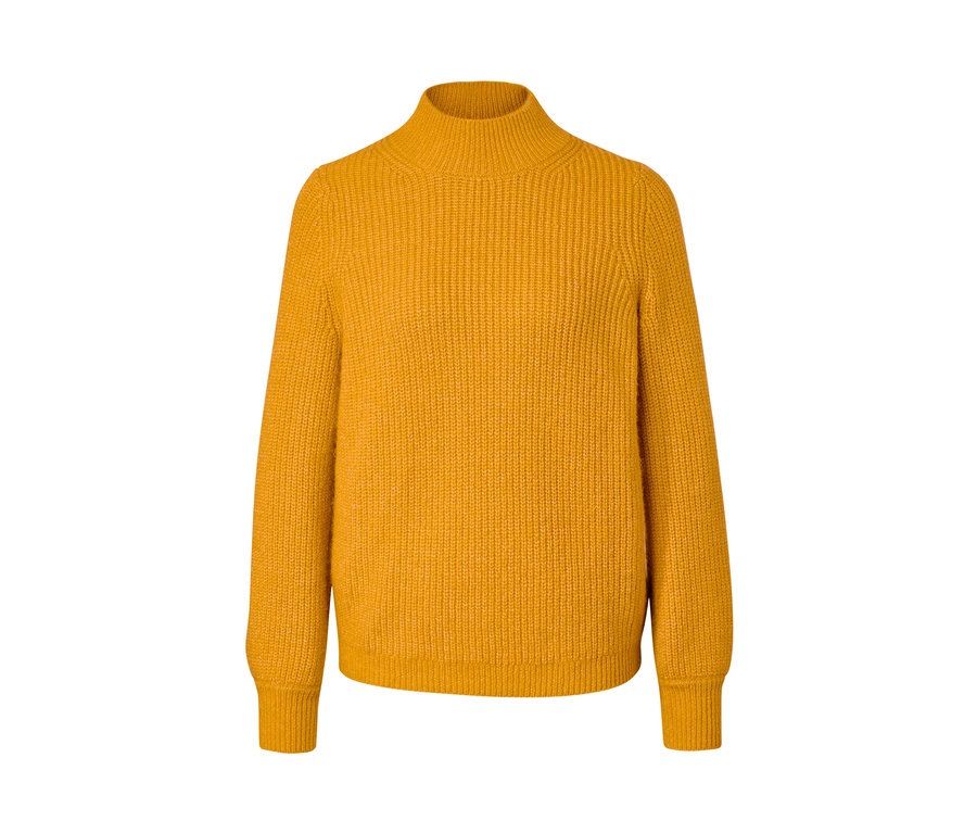 Pull en grosse maille jaune.