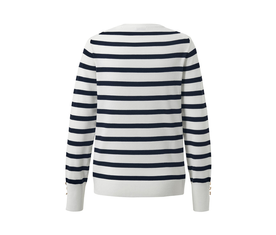 Pull rayé blanc en tricot fin vu de dos.