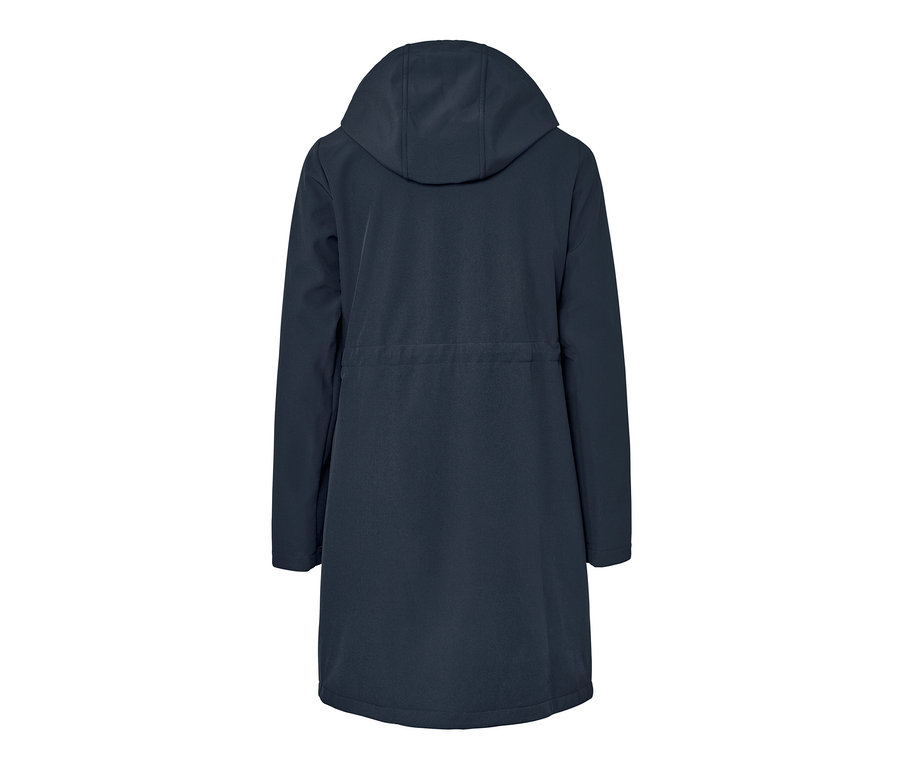 Manteau en softshell bleu foncé vu de dos.