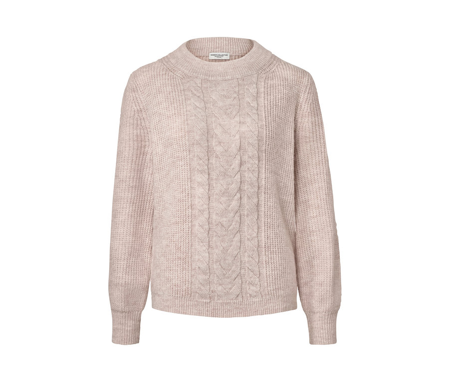 Pull en grosse maille à motif torsadé.