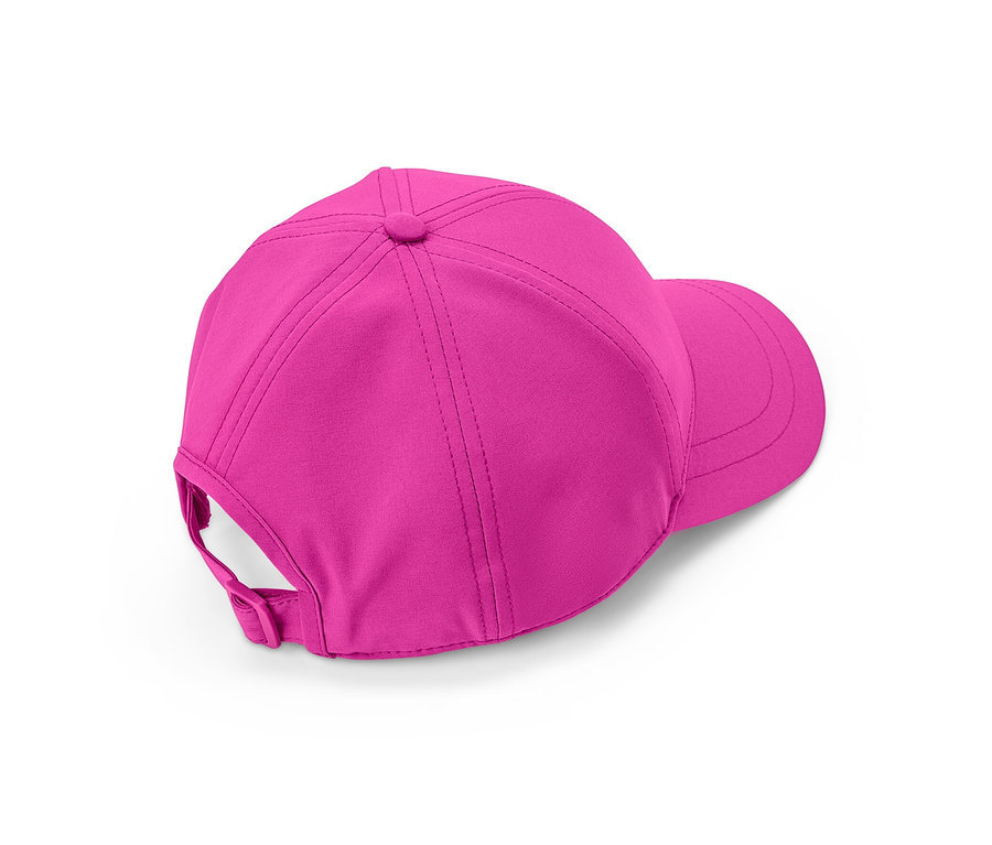 Gros plan sur une casquette de sport rose vif.