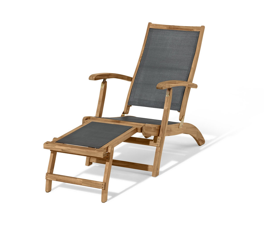 Chaise de pont « Lenja » avec repose-pieds extensible sur fond blanc.