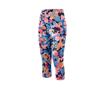 Gros plan sur un corsaire de sport à motif floral.