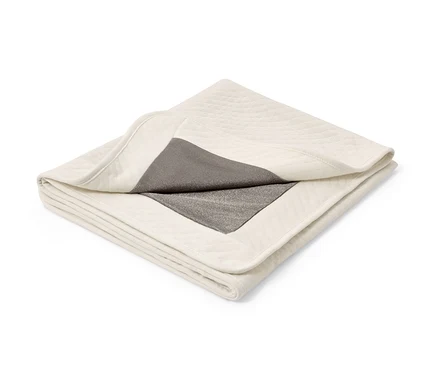 Couverture de protection contre les rayonnements pliée avec doublure argentée.