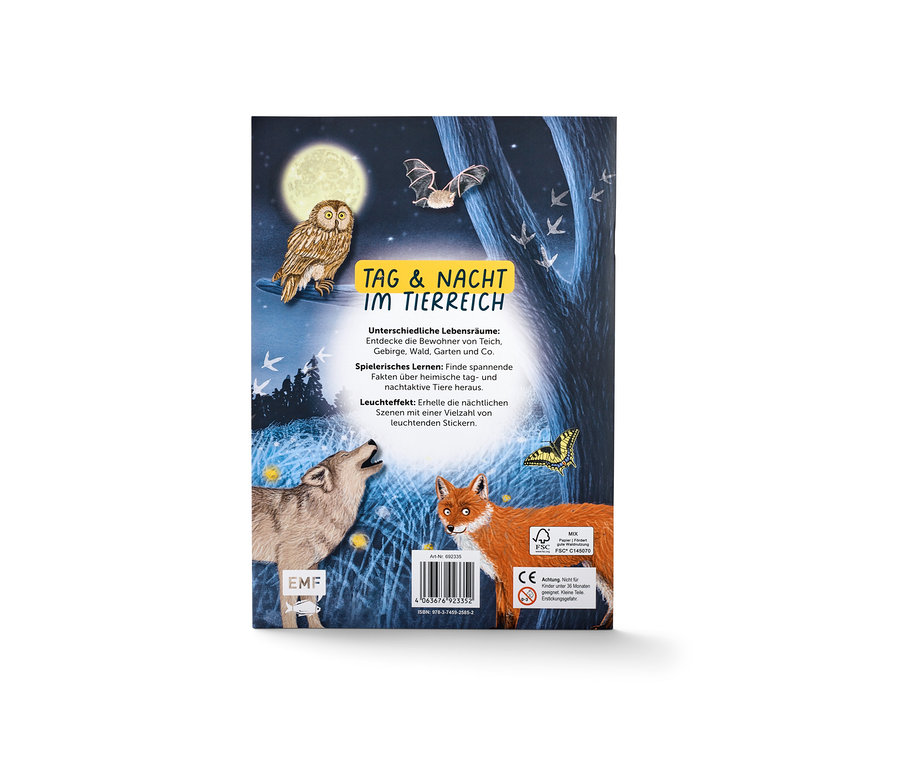 Image de la couverture du livre d'autocollants «	Meine wilde Stickerwelt – heimische Tiere	» (Monde fascinant en autocollants – animaux indigènes, en allemand) représentant une scène nocturne avec des animaux.