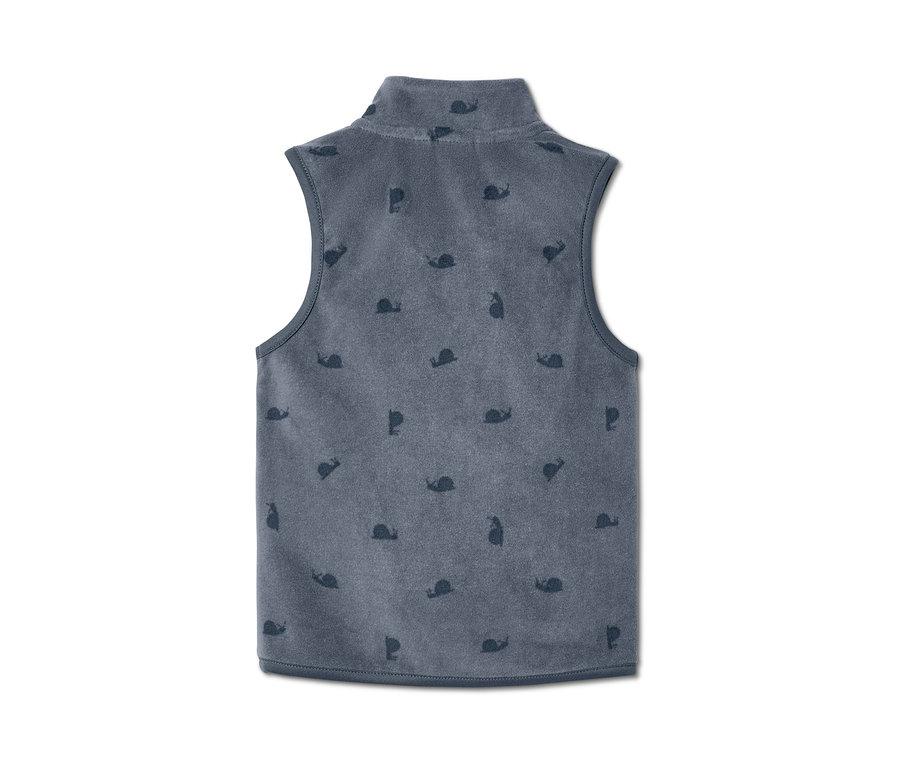 Détail d'un gilet en polaire pour tout-petits, imprimé d'escargots sur toute la surface.