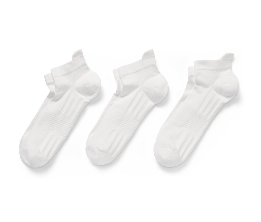 Trois paires de chaussettes de course professionnelles, blanches.