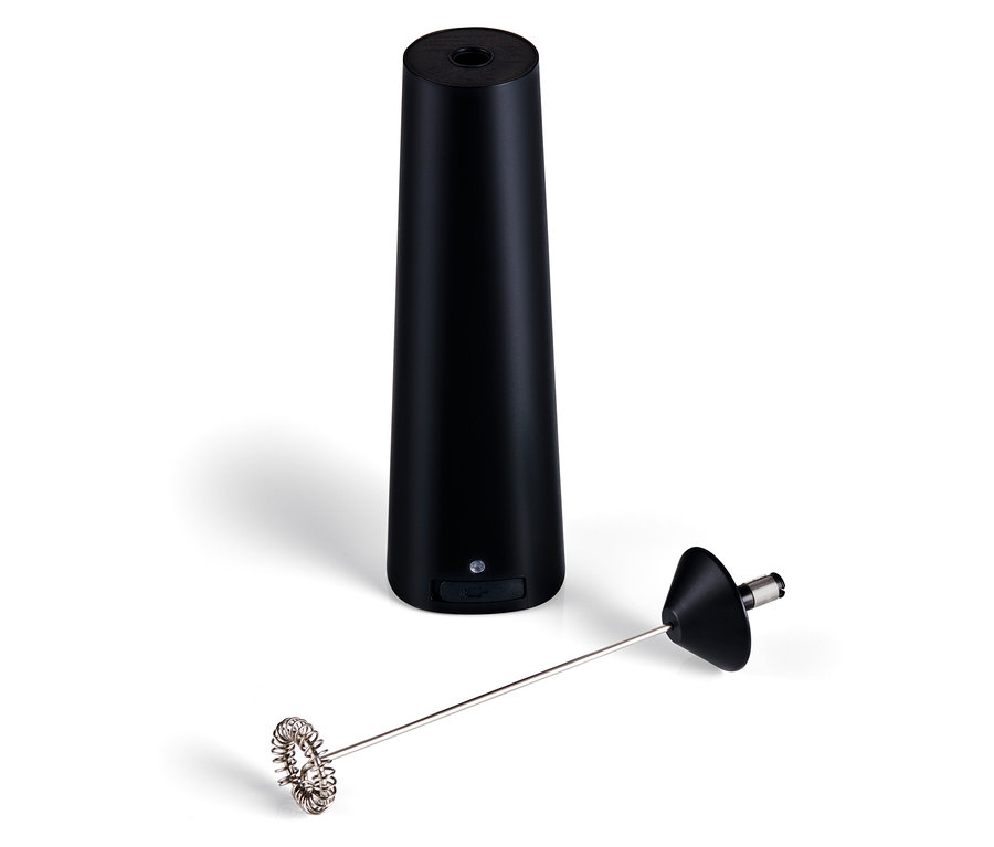 Mousseur à lait à batterie rechargeable noir avec fouet.
