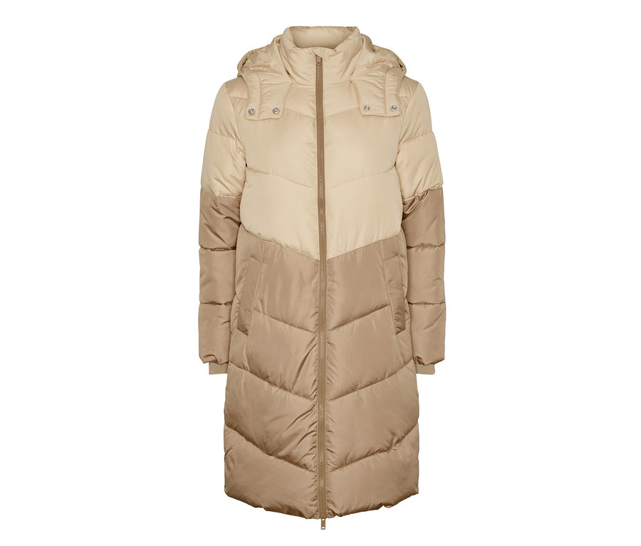 Manteau matelassé à capuche beige avec fermeture éclair.