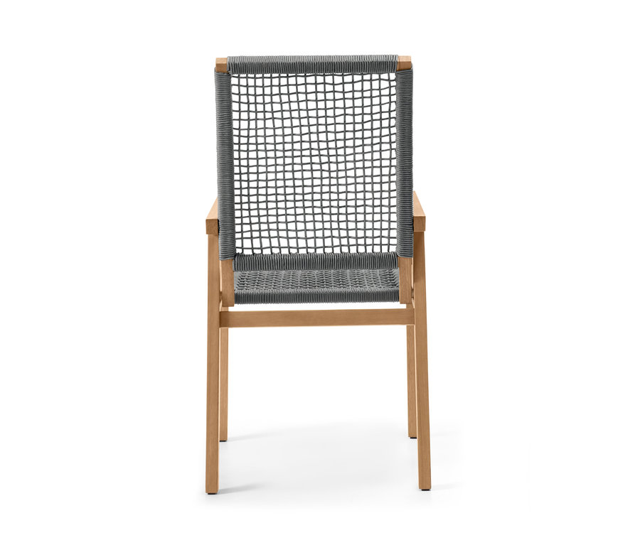 Vue arrière d'une chaise à dossier haut avec tissage textile.