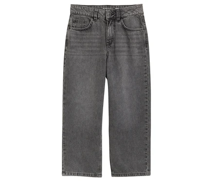 Jean gris à jambes larges avec poches.