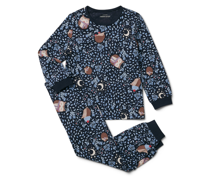 Ensemble de pyjama avec motif hérissons, lune et feuilles sur fond bleu foncé.