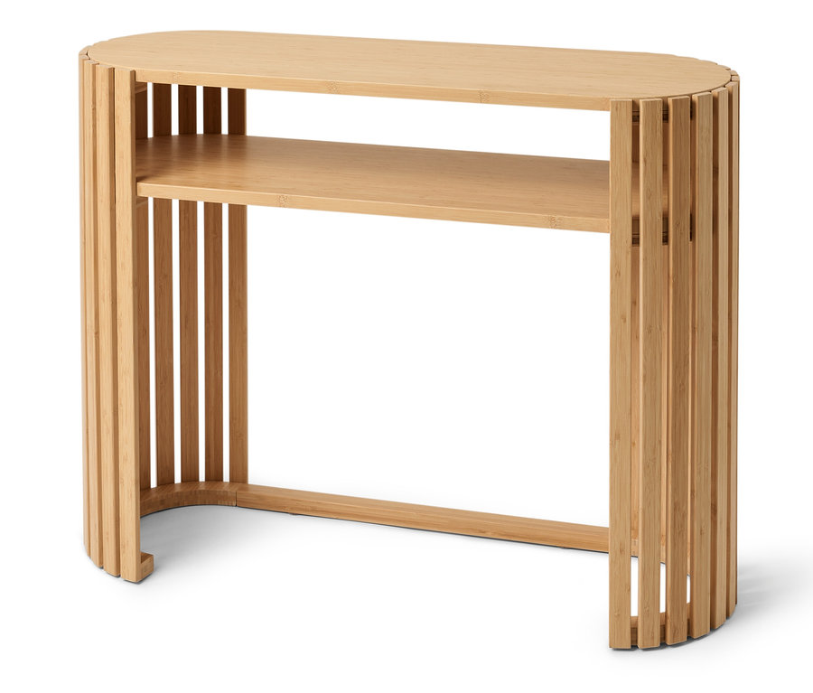 Table d'appoint ovale en bambou marron clair avec deux étagères.