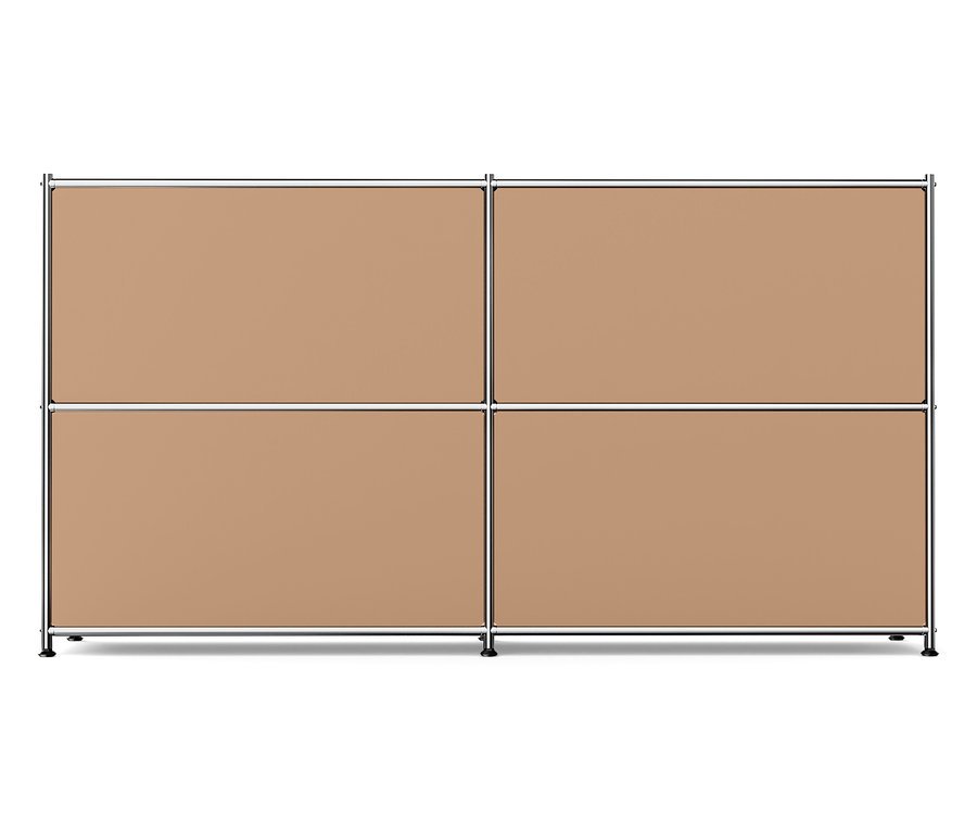 Quatre panneaux marron dans un cadre métallique.