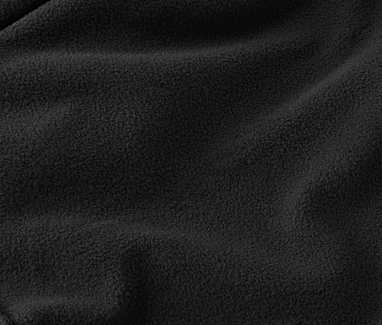Gros plan sur la texture d'un tissu polaire noir.