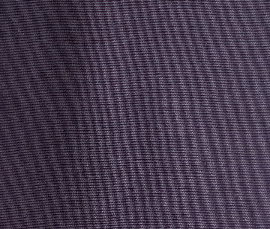 Gros plan sur une tunique violette en viscose Seidensticker.