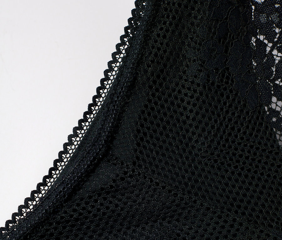 Vue détaillée d'un slip noir Raw Cut « Nina » Passionata.