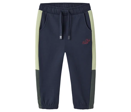 Un pantalon de survêtement NAME IT bleu marine avec un motif colorblock sur un fond blanc.