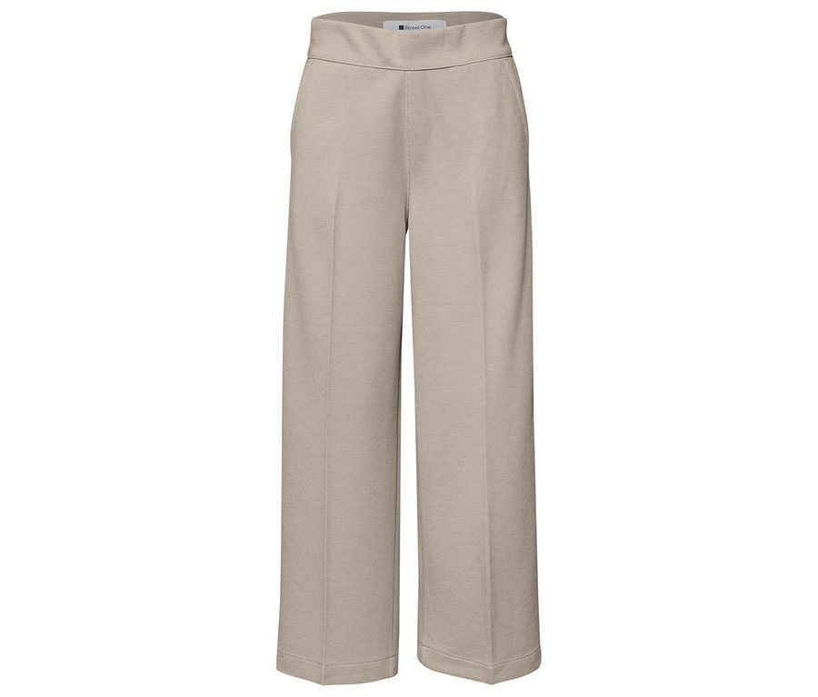 Culotte 7/8 Street One beige en pied sur fond blanc.