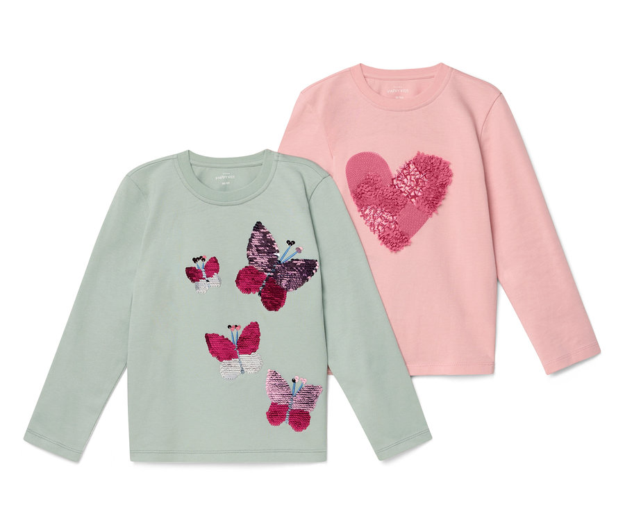 Deux t-shirts à manches longues pour enfants, un vert menthe avec des papillons et un rose avec un cœur.