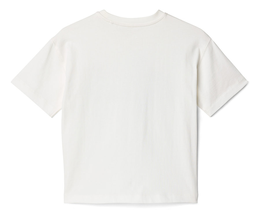Gros plan d'un t-shirt blanc.