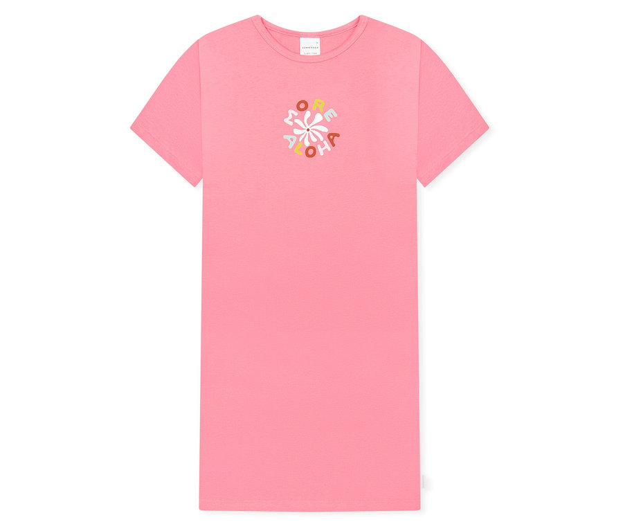 Une robe t-shirt rose avec un motif coloré "More Aloha" au centre.