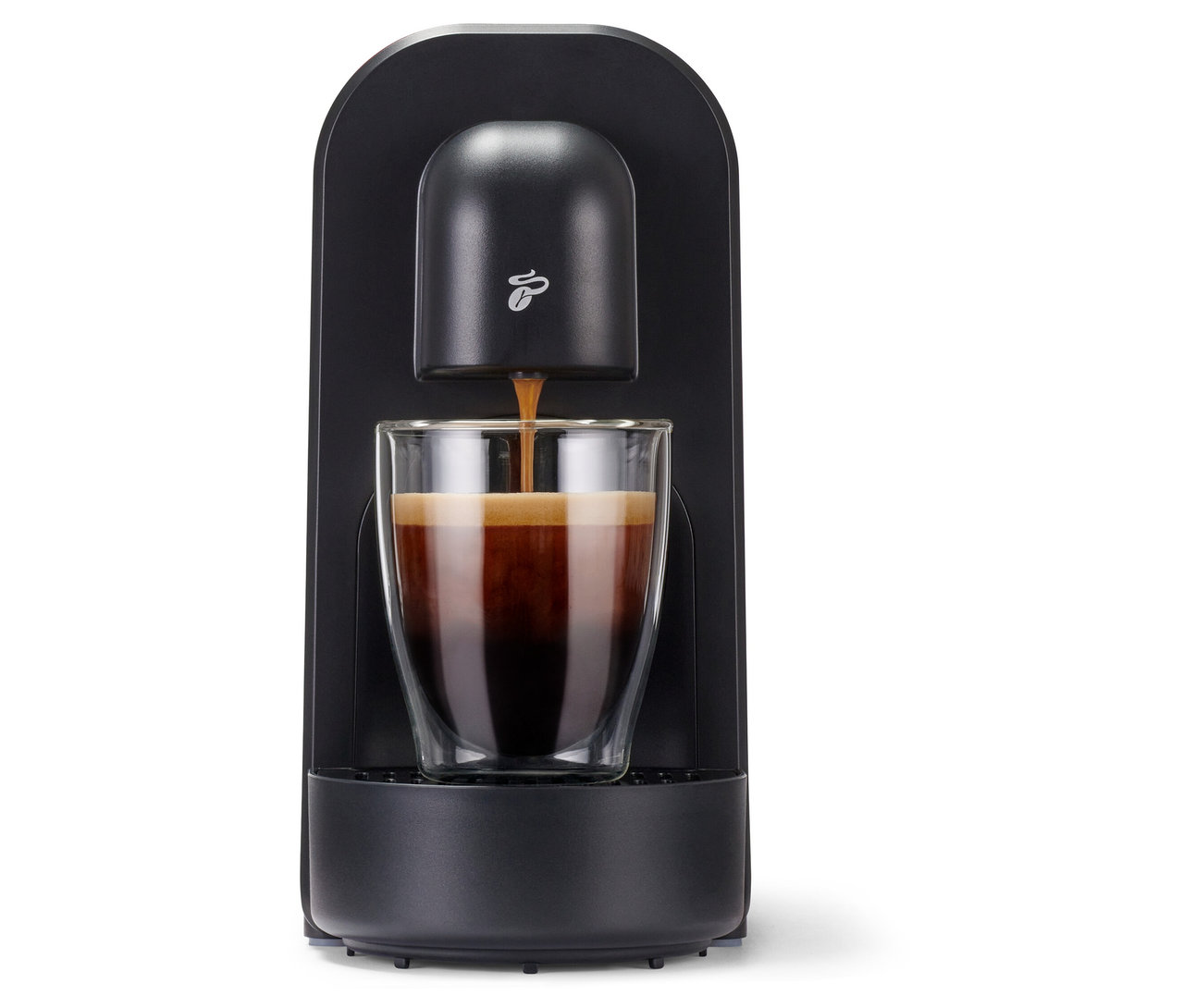 Un expresso coule d'une Cafissimo now noire dans un verre.