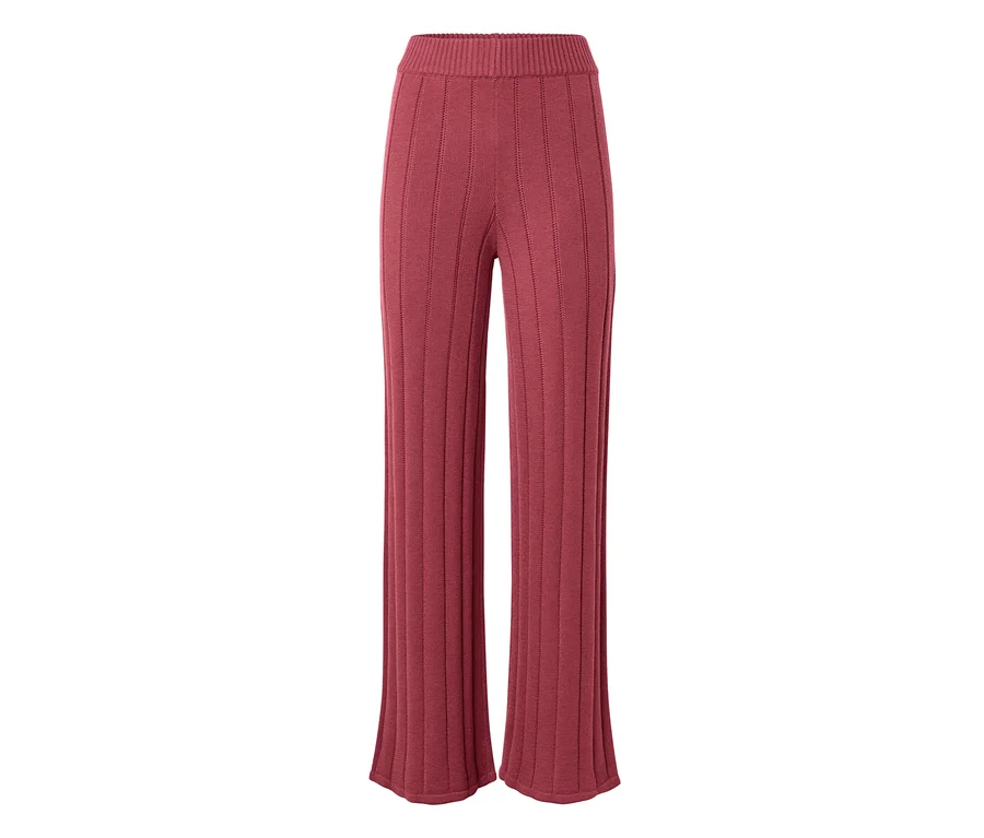 Pantalon large en maille côtelée rouge bordeaux avec taille élastique.