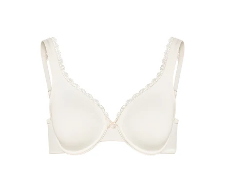 Soutien-gorge couleur ivoire avec dentelle le long des bonnets et des bretelles.