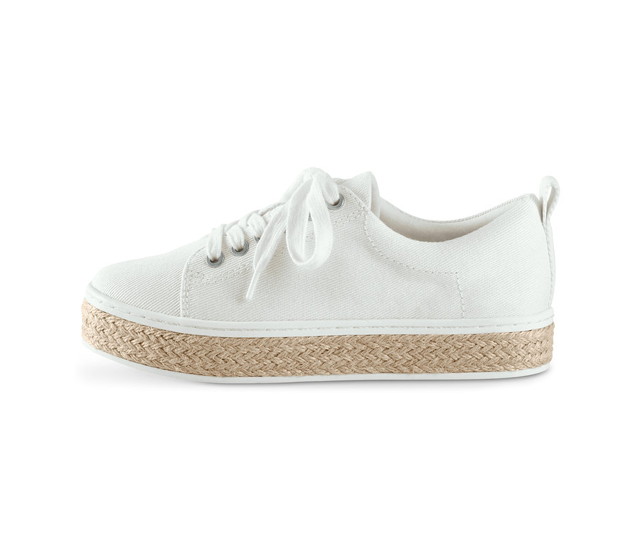 Basket en toile blanche avec semelle en jute.