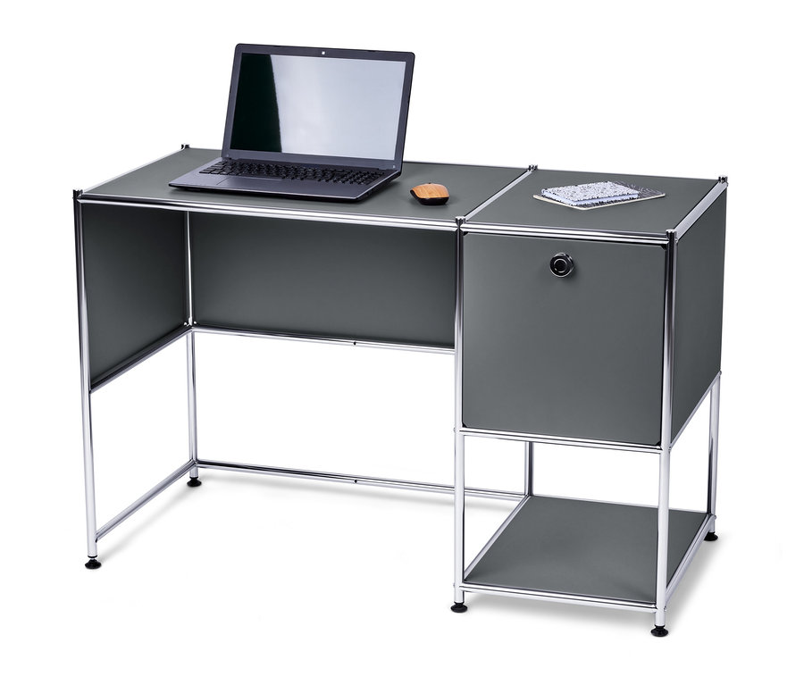 Un ordinateur portable et un bloc-notes sont posés sur un bureau en métal gris « CN3 » avec porte rabattante.