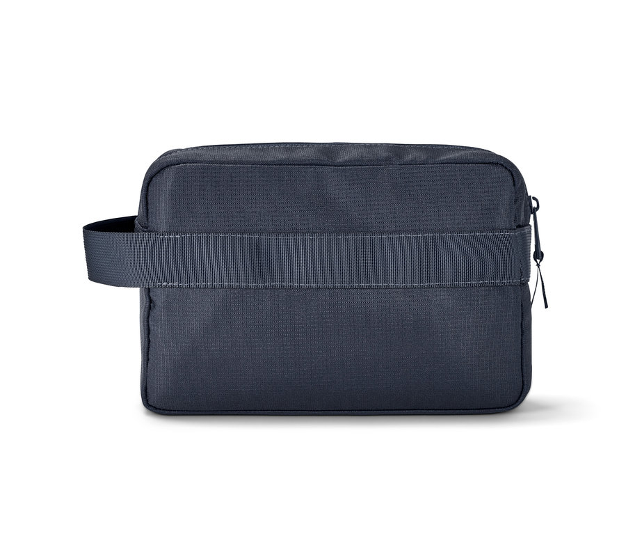 Trousse de toilette bleue.