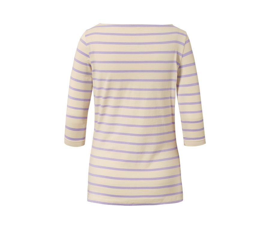 Un t-shirt à manches 3/4 rayé beige et lilas.