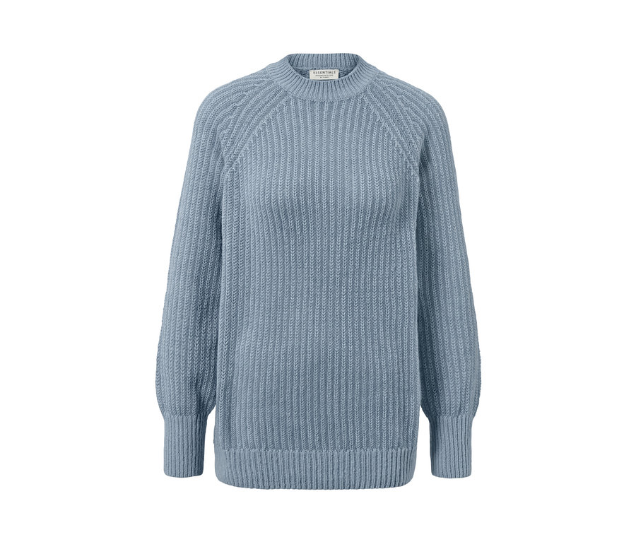 Pull en maille bleu fumée.