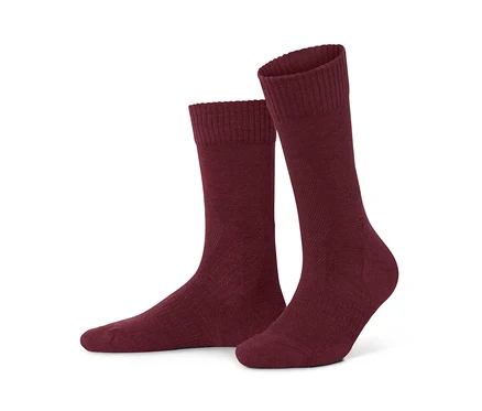 Deux chaussettes thermiques bordeaux avec de la laine RWS.